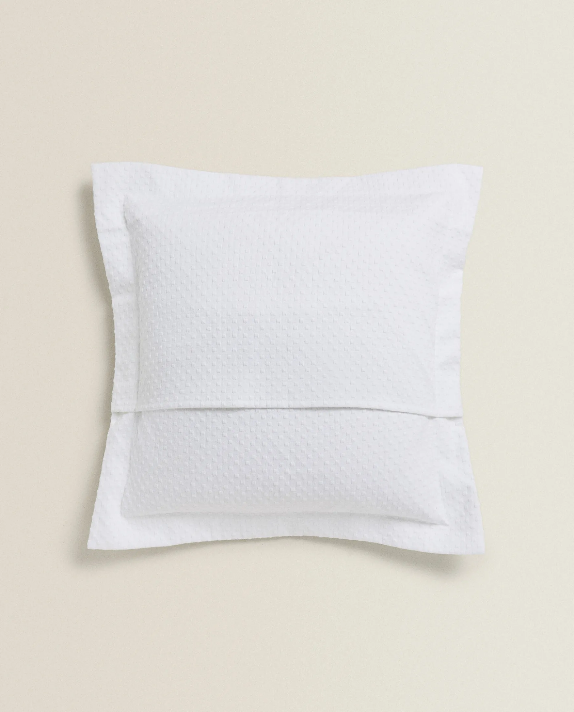 Throw Pillow Cover With Polka Dot Design